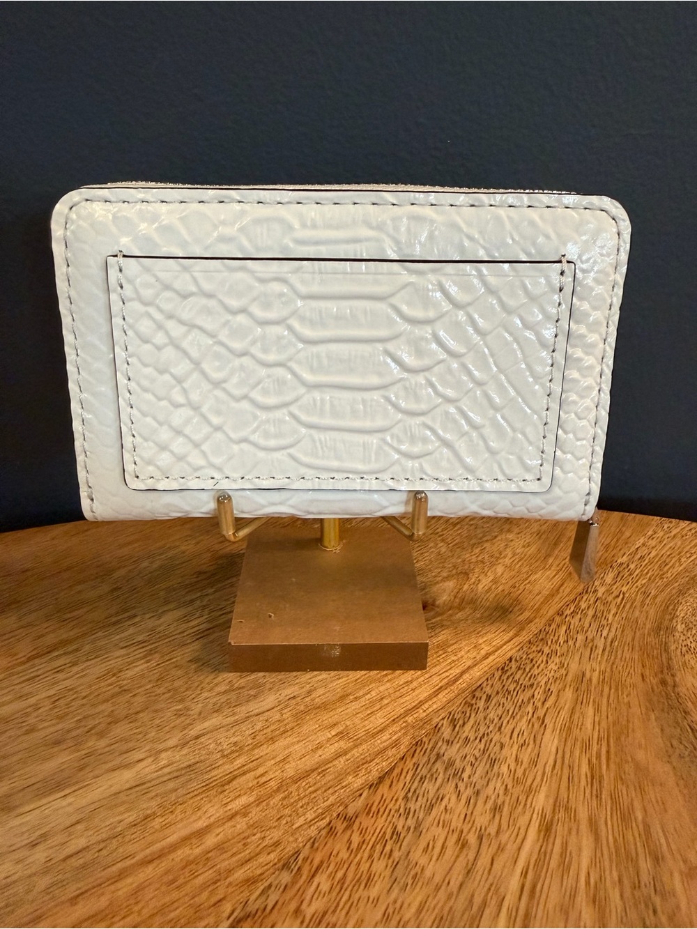 Michael Kors White Croc-Embossed Zip Card Holder with Gold Logo NWOT. - Picture 3 of 5